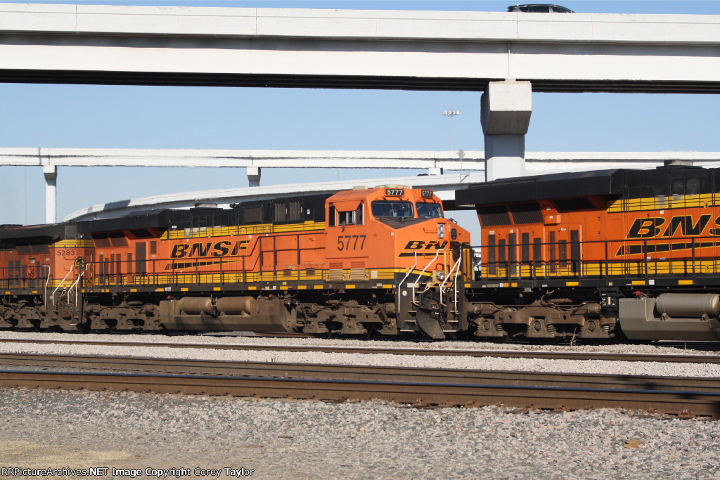 BNSF 5777